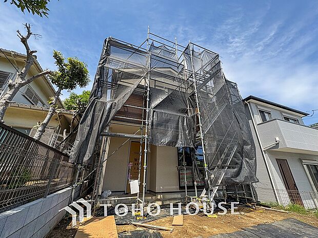 風を感じ解放感あふれる光に満ちた住まい。