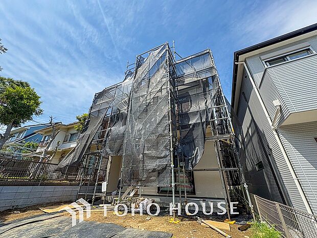 閑静な住宅街の一角、ひと時のくつろぎが生まれ、ゆっくりと愛着が育まれていきます。