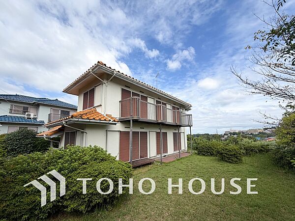 閑静な住宅街の一角、ひと時のくつろぎが生まれ、ゆっくりと愛着が育まれていきます。
