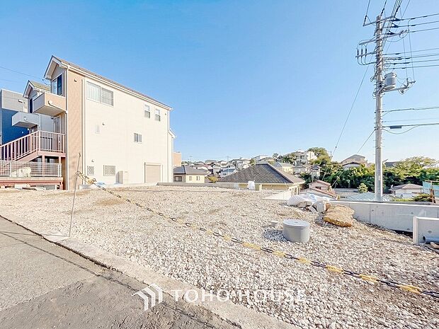閑静な住宅街の陽当りに恵まれた土地で、寛ぎに満ちた生活を。