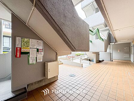 光あふれる開放感あるロビーは上質で洗練された空間。