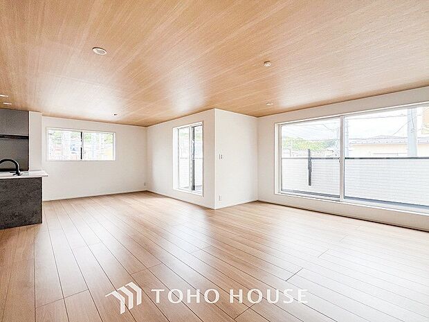 太陽の恵みを一気に受けた明るくあたたかいお住まい。吹きぬける風を感じながら爽やかで風通しの良い暮らし。
