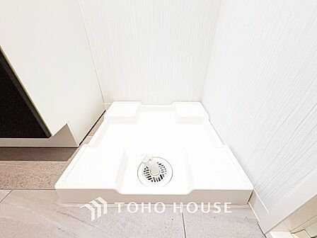 洗濯機を配置しても十分なスペースを確保しております。