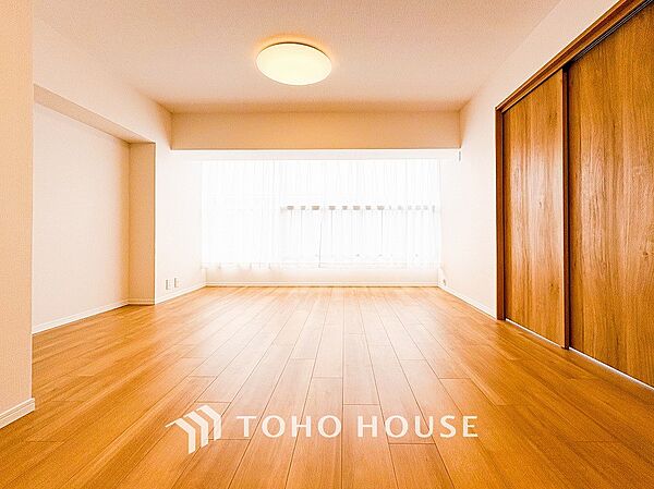 光と風があふれる開放的なリビングダイニングには自然と家族みんなが集まってきます。