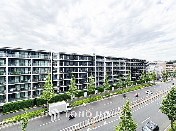 開放的で気持ちの良い眺望と青い空を満喫できます。