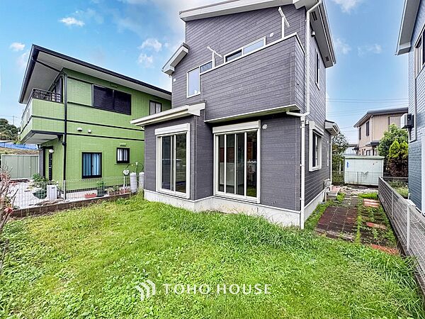 風を感じ解放感あふれる光に満ちた住まい。
