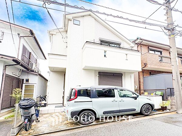 住む人を映し出す洗練された佇まいは、いつまでも輝き続けながらいつしか街の風景に溶け込んでいきます。
