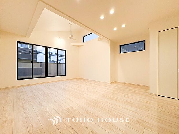 落ち着いた雰囲気に包まれた伸びやかな空間で、ゆったりと家族団らんの時間を過ごせます。