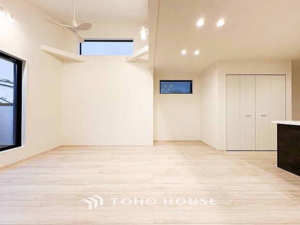 空気感という居心地の良いBGMは、暮らしのステージを彩り、心のやすらぎと満足感を与えてくれます。
