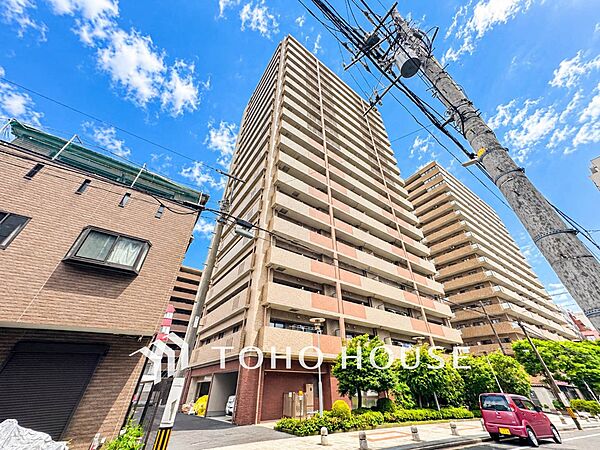 前面道路含む現地写真『快適』は「家」と「街」と「環境」が調和した時に訪れるだと改めて感じさせてくれます。