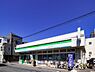周辺：便利な24時間営業。駐車場もあります。