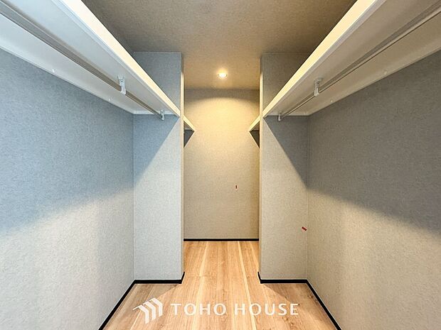 衣類だけでなく大きな荷物も収納でき、お部屋がすっきりします。