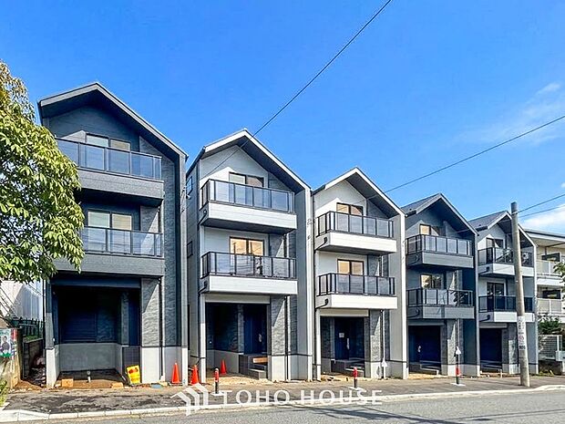 住む人を映し出す洗練された佇まいは、いつまでも輝き続けながらいつしか街の風景に溶け込んでいきます。