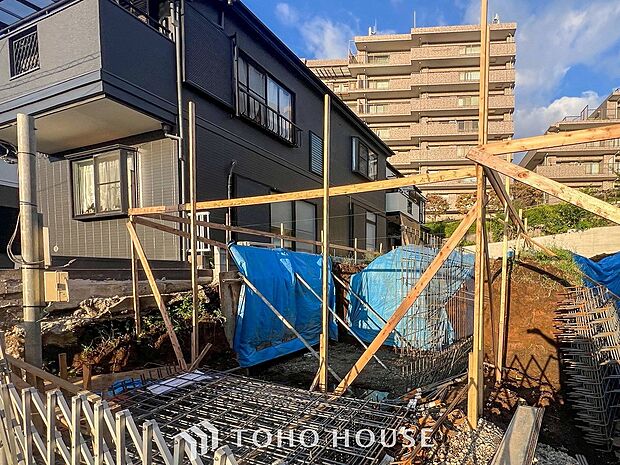 現地外観写真『快適』は「家」と「街」と「環境」が調和した時に訪れるだと改めて感じさせてくれます。