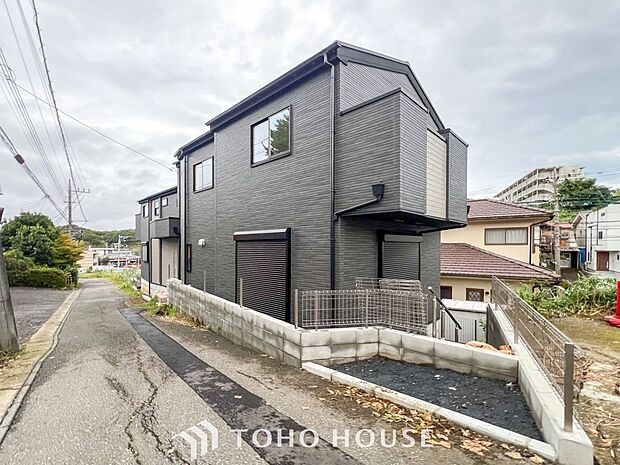 閑静な住宅街の一角、ひと時のくつろぎが生まれ、ゆっくりと愛着が育まれていきます。