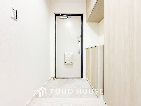 居住者の帰り、訪れる方を優しく迎えてくれる玄関です。