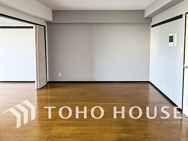 落ち着いた雰囲気に包まれた伸びやかな空間で、ゆったりと家族団らんの時間を過ごせます。