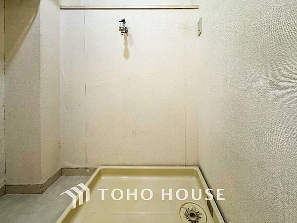 洗濯機を配置しても十分なスペースを確保しております。