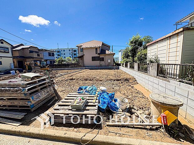 閑静な住宅街の一角、ひと時のくつろぎが生まれ、ゆっくりと愛着が育まれていきます。