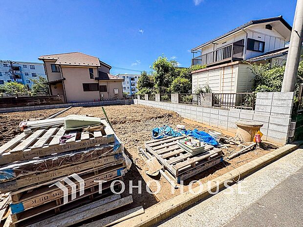 閑静な住宅街の陽当りに恵まれた土地で寛ぎに満ちた生活を。