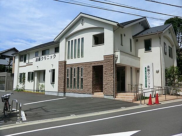 内科・胃腸内科・消化器内科を診療。7台分の駐車場も用意されているので、車での通院も便利です。