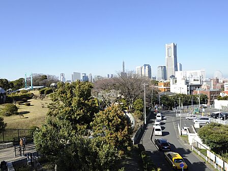 展望台からは横浜のシンボル・ランドマークタワーをはじめ、みなとみらい方面の絶景を一望できます。
