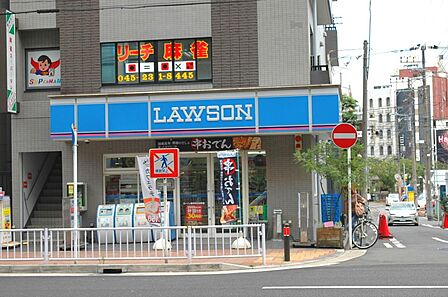 24時間営業ですので、急な買い物に便利です。