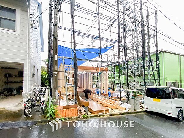 閑静な住宅街の一角、ひと時のくつろぎが生まれ、ゆっくりと愛着が育まれていきます。