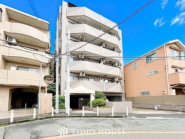 前面道路含む現地写真『快適』は「家」と「街」と「環境」が調和した時に訪れるだと改めて感じさせてくれます。