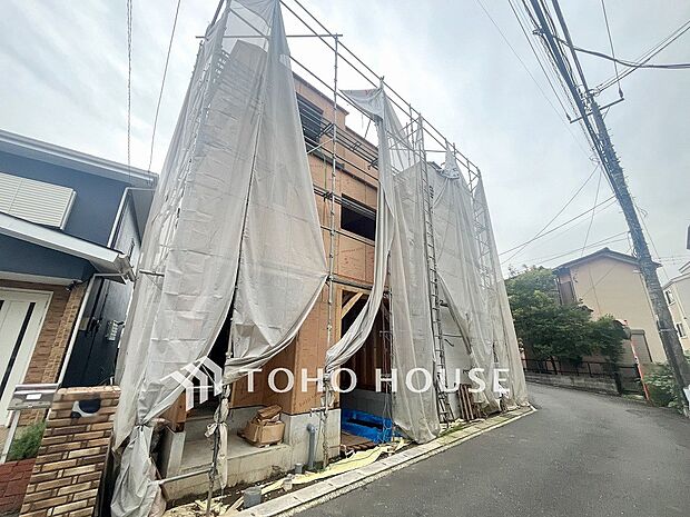 風を感じ解放感あふれる光に満ちた住まい。