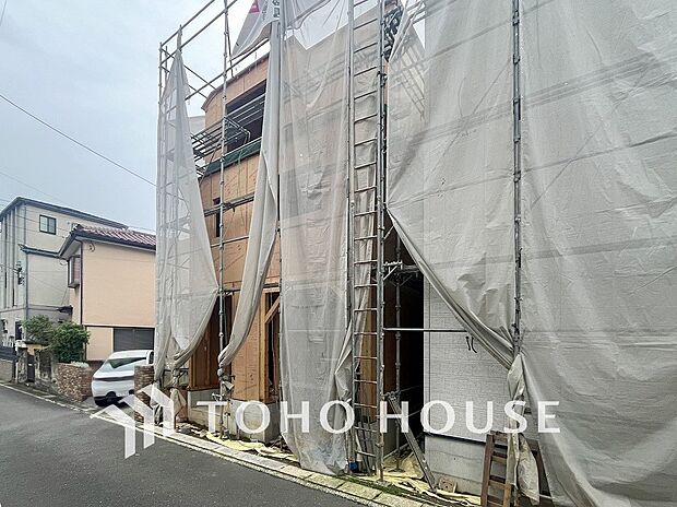 閑静な住宅街の陽当りに恵まれた土地で寛ぎに満ちた生活を。
