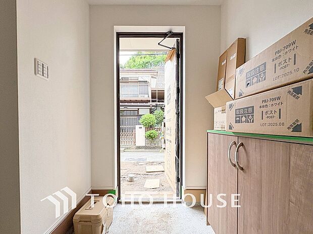 居住者の帰り、訪れる方を優しく迎えてくれる玄関です。