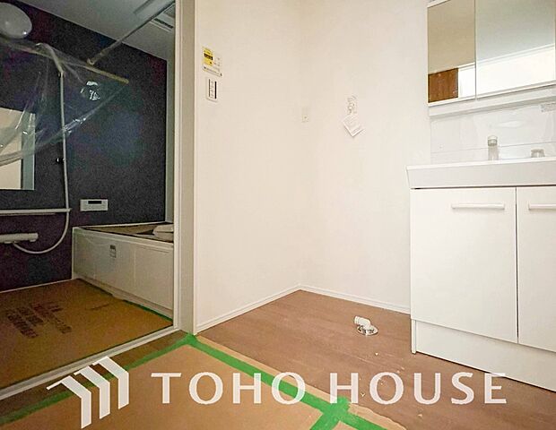 洗濯機を配置しても十分なスペースを確保しております。