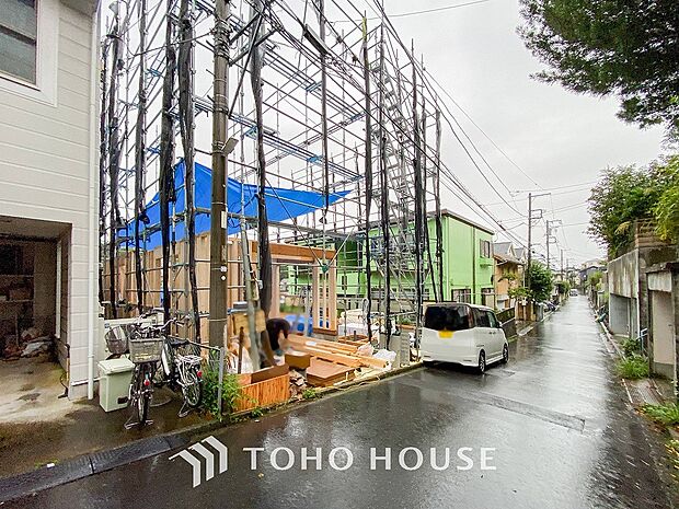 閑静な住宅街の一角、ひと時のくつろぎが生まれ、ゆっくりと愛着が育まれていきます。