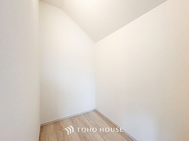 ウォークインクロゼットのある住まいで居住スペースを広く使えます。