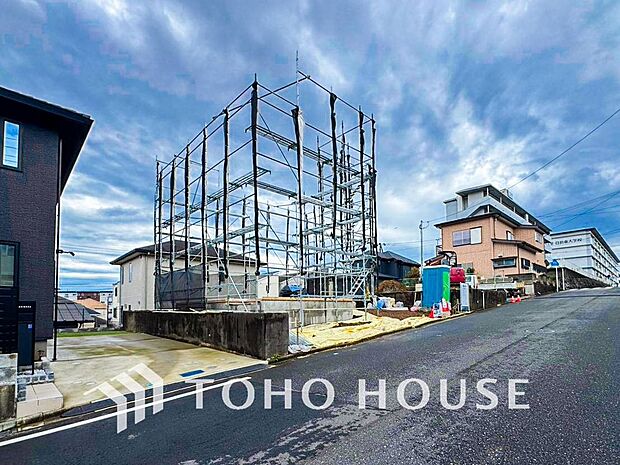 閑静な住宅街の一角、ひと時のくつろぎが生まれ、ゆっくりと愛着が育まれていきます。