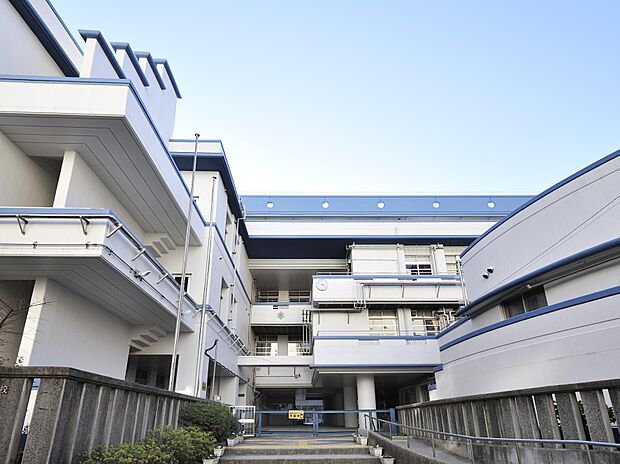 横浜市立本町小学校