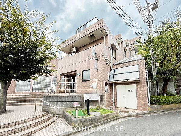 風を感じ青い空から太陽の恵みを感じる温もり溢れる佇まい。