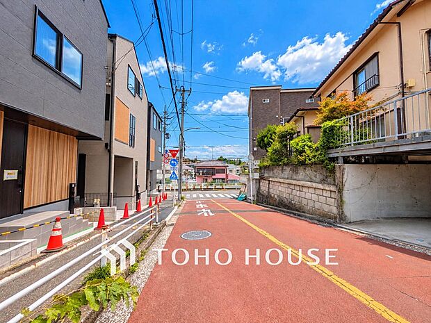 美味しい空気を胸いっぱいに吸い込める快適エリア。※AIによる編集で晴天にしています