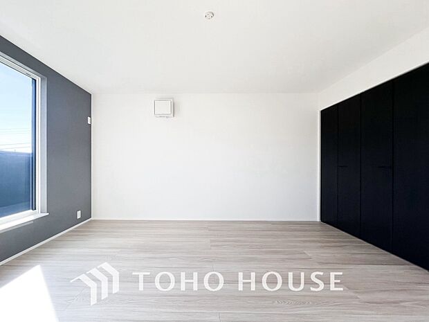 一日の疲れをいやしてくれる主寝室。自分時間を快適に過ごすプライベートルーム。