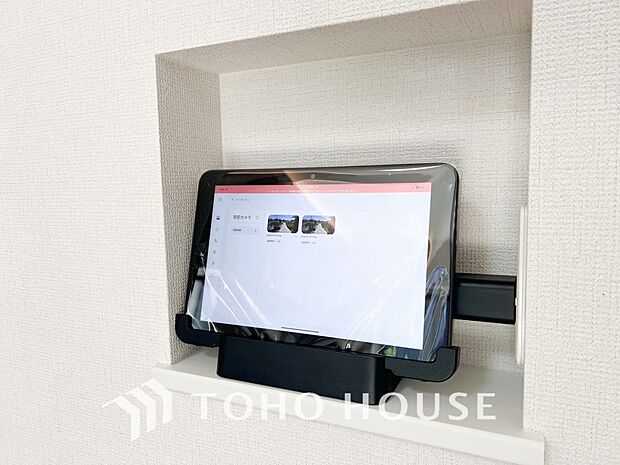 誰が来てもわかる様にモニター付きインターホンを設置。