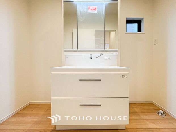 洗面台・洗面所十分な大きさの洗面台は、朝の慌ただしい時間でも余裕とゆとりを感じて頂けます。