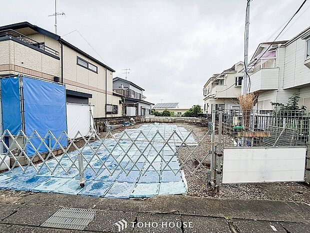 閑静な住宅街の一角、ひと時のくつろぎが生まれ、ゆっくりと愛着が育まれていきます。