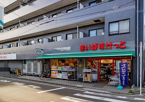 イオン系列の小型スーパー。食品、雑貨等、生活に必要なものをコンパクトに手に入れることができます。