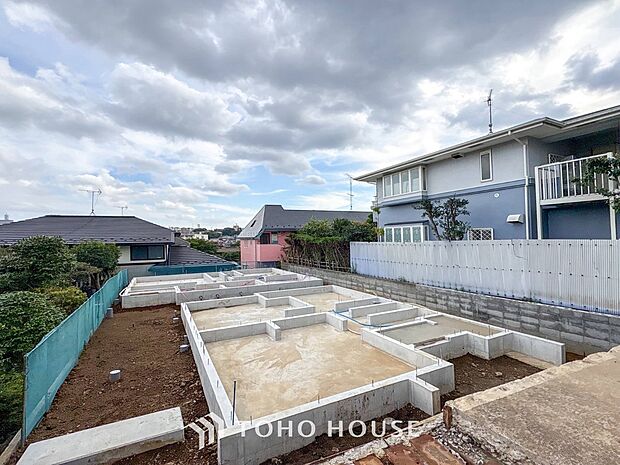 住む人を映し出す洗練された佇まいは、いつまでも輝き続けながらいつしか街の風景に溶け込んでいきます。