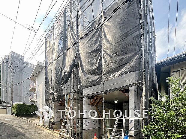 閑静な住宅街の一角、ひと時のくつろぎが生まれ、ゆっくりと愛着が育まれていきます。