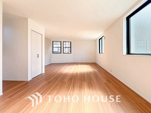 落ち着いた雰囲気に包まれた伸びやかな空間で、ゆったりと家族団らんの時間を過ごせます。