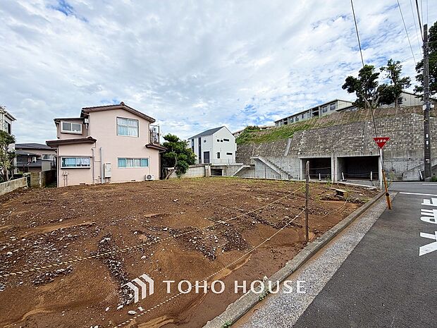 閑静な住宅地で小さなお子様がいるご家族にも安心な住環境が魅力です。