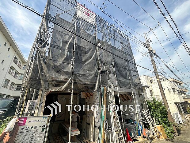 閑静な住宅街の陽当りに恵まれた土地で寛ぎに満ちた生活を。
