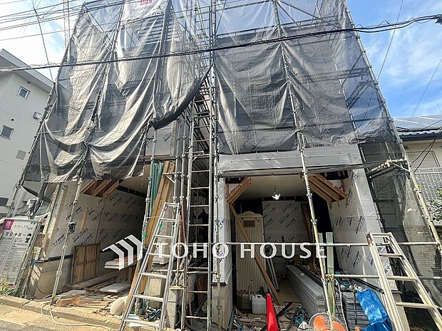 風を感じ解放感あふれる光に満ちた住まい。